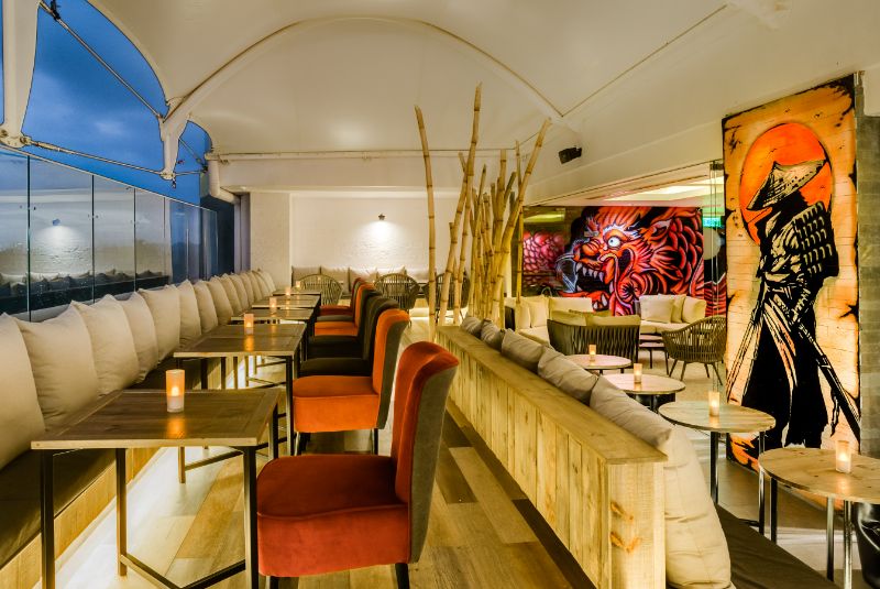 W50BB23_Hero bar interior_LIP